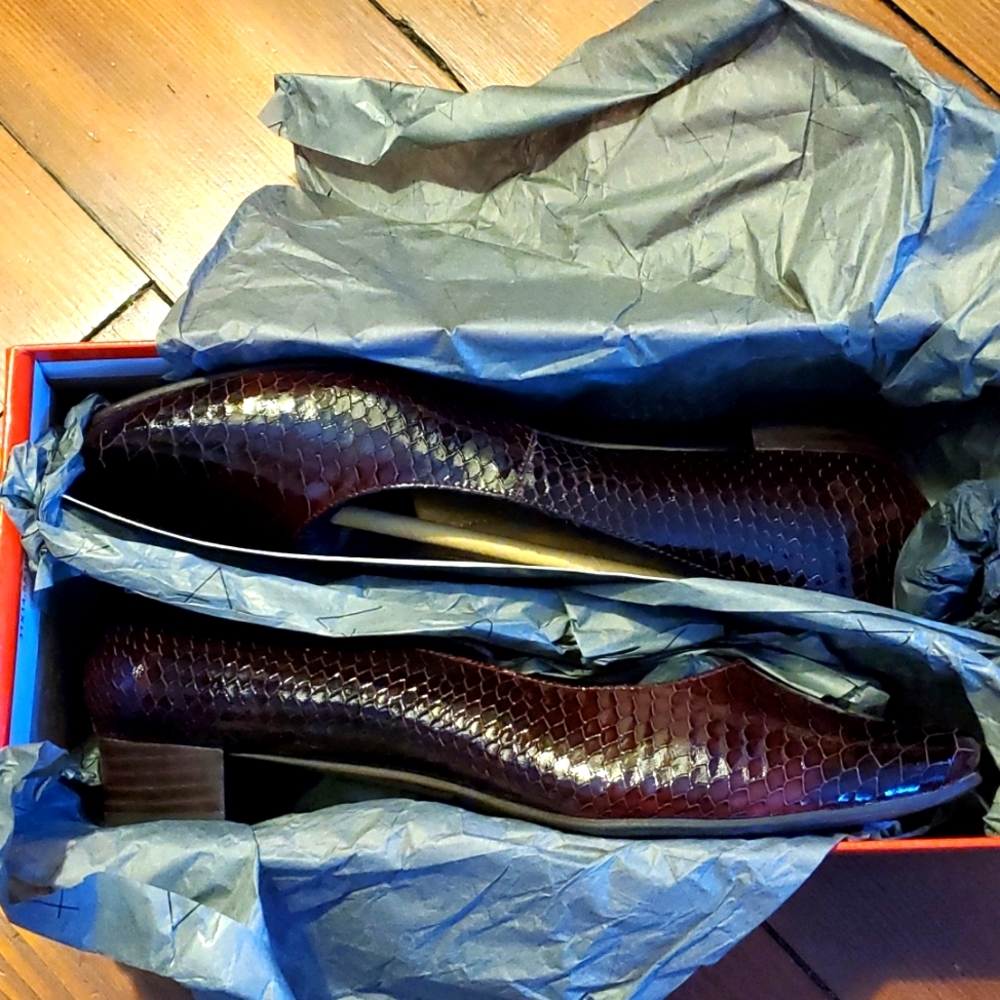 Aerosoles Subway leather reptile print slip on. Sz 9M